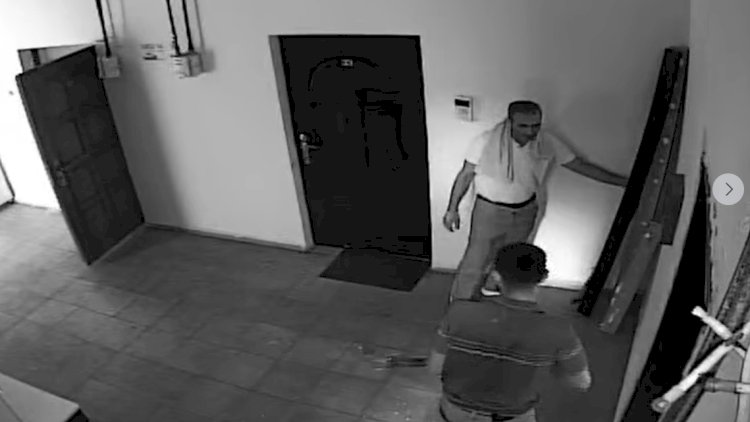    Bakıda şok: Evdə olmayan sakinin mənzilinə girib sökdülər – Video   