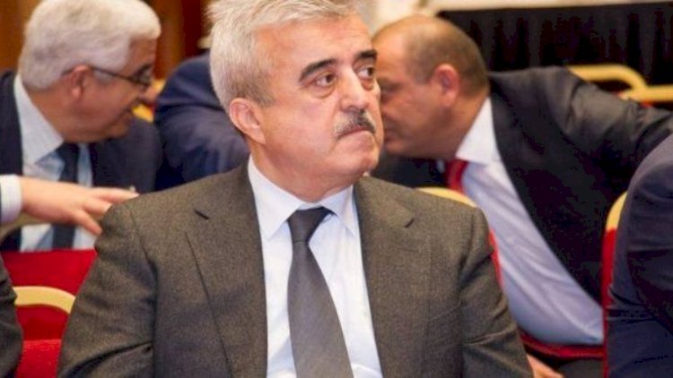    “Öz liderini bir şilləyə satan adamın sözünə nə münasibət bildirəcəm...”    