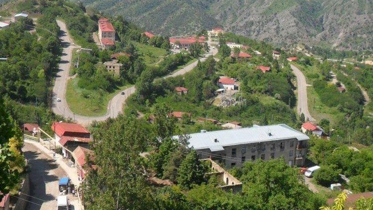    Laçında qalan ermənilər təxliyə edilir:   “Evləri yandırın!”