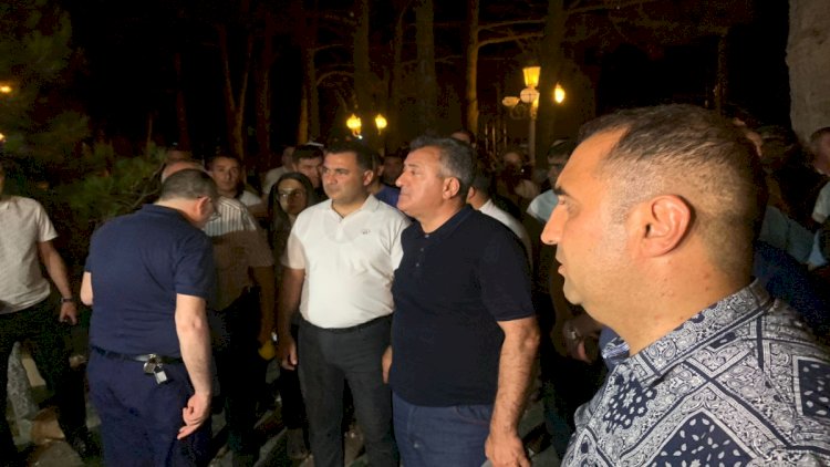    Abşeron rayon icra başçısı Xırdalanda partlayış olan əraziyə gəldi   