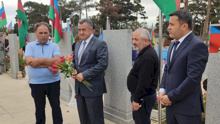    Abdin Fərzəliyev şəhidlərin məzarını ziyarət etdi - Fotolar   