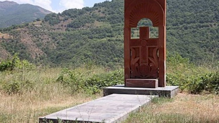    Laçındakı xaçkar və abidələr Xankəndiyə daşınır...   
