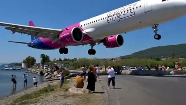    Alçaqdan uçan təyyarə turistləri qorxutdu – VİDEO   