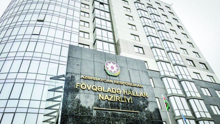    Tüpürərlər sizin belə azad seksinizə...   