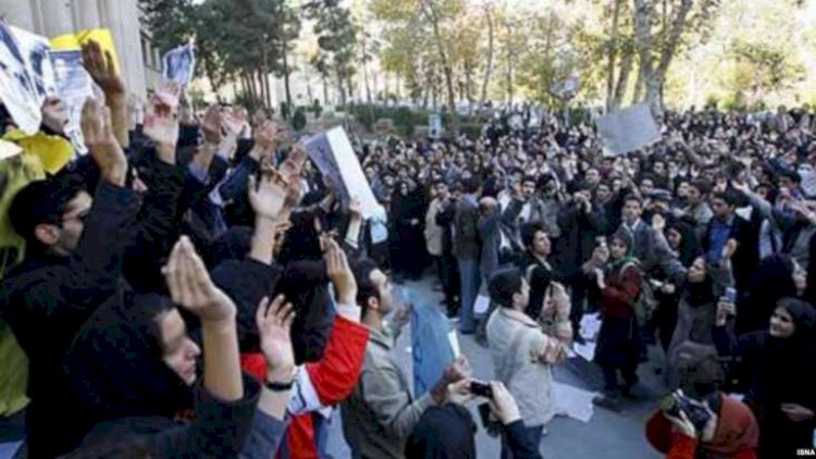    İranda su etirazında “Rəisiyə ölüm” şüarı səslənib   