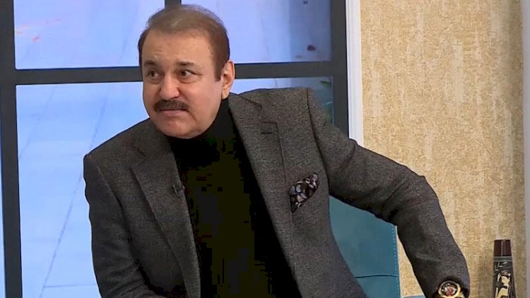    “Qadınlar yayda uzun çəkmə geyinib, ətəklərini yuxarı qaldırır”   