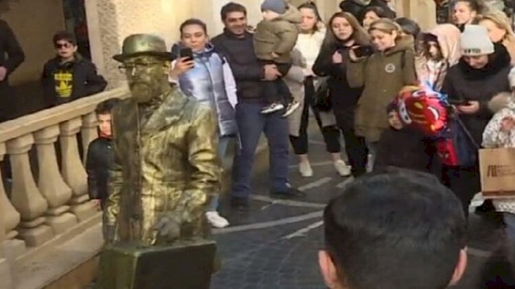    Bakıda izdiham yaradan “Çemodanlı adam” kimdir? - Video   