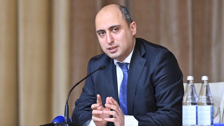    Nazirdən böyük etiraf:  “Məktəblər təhsil vermir və biz bunu bilirik”    