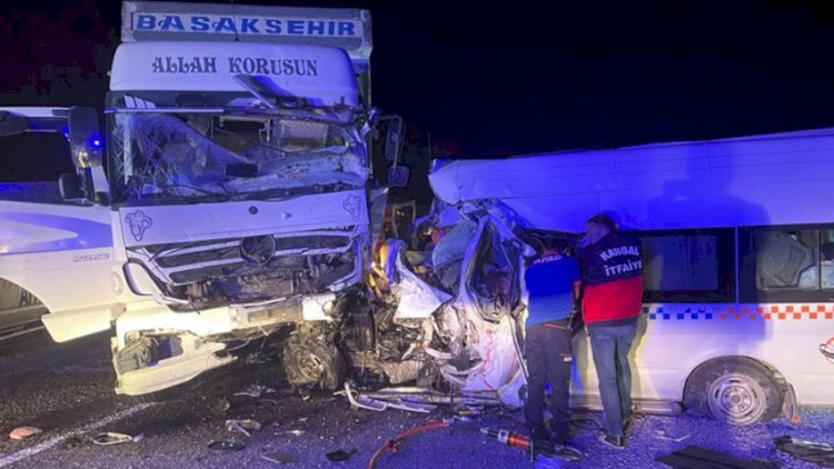    Türkiyədə ağır yol qəzası:   8 nəfər öldü