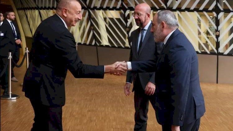    Ermənistanı qarışdıran FOTO:   “Əjdaha ilə dovşan yan-yana gəlib”