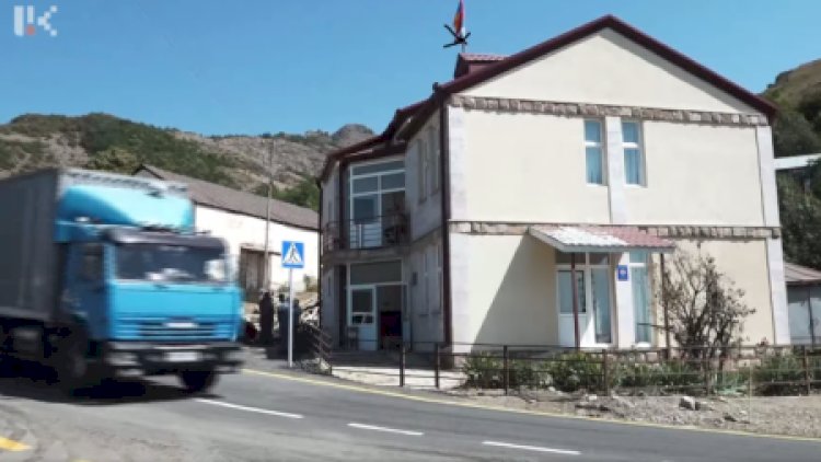    Azərbaycanın tikdiyi alternativ yolda separatçıların bayrağı?    