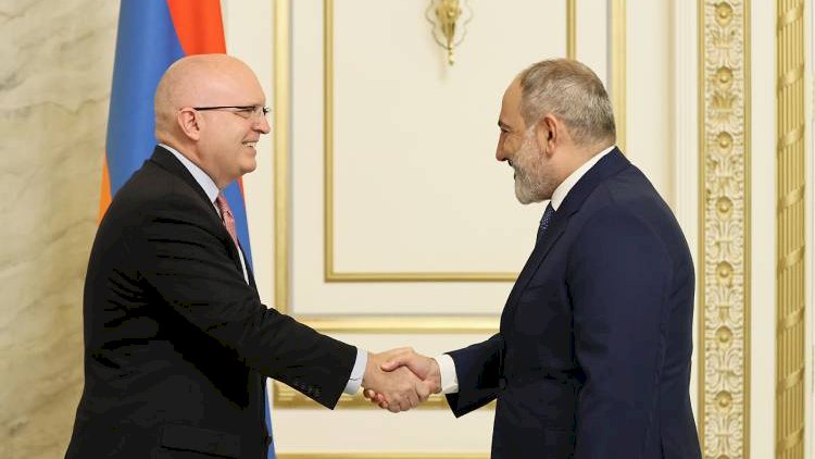    Paşinyan Rikeri qəbul etdi   