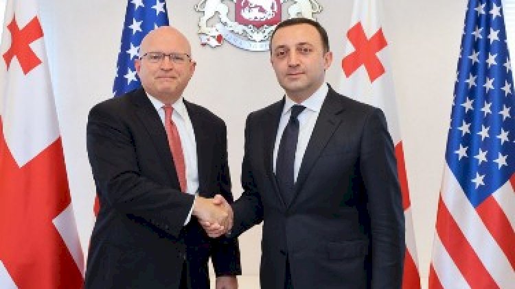    Baş nazir ABŞ rəsmisi ilə görüşdü   