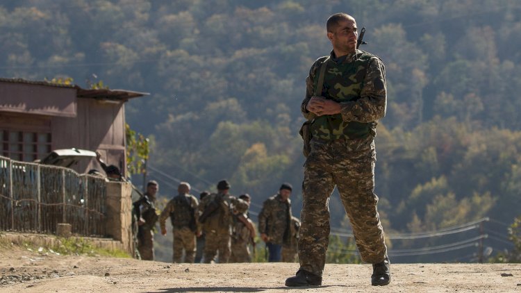    Əsgərlərimiz yaralı erməniyə belə yardım etdi – Video   
