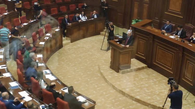    Erməni deputatlar Paşinyanı boykot etdi   