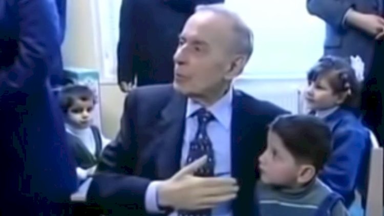    İnternat şəhidi uşaqkən Heydər Əliyevə himn oxuyub - Video   