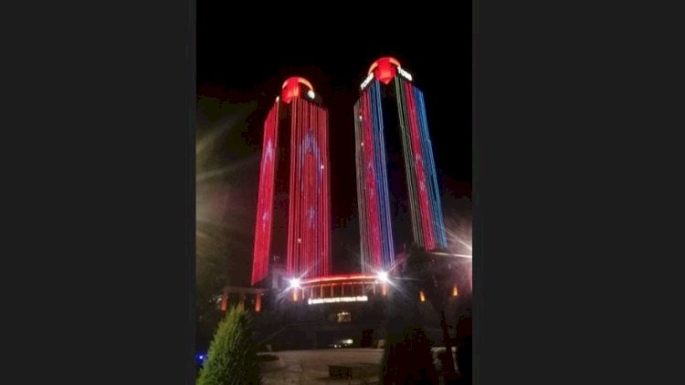    Ankaranın məşhur binası Azərbaycan bayrağına büründü   