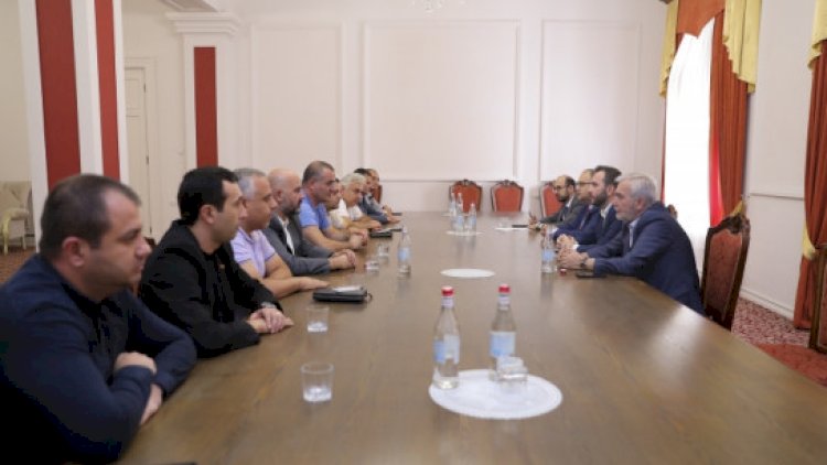    Ermənistan deputatları separatçı “həmkarlar“ı ilə görüşdü   