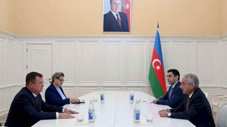    Əli Əhmədov Belarusun Azərbaycandakı səfiri ilə görüşdü   