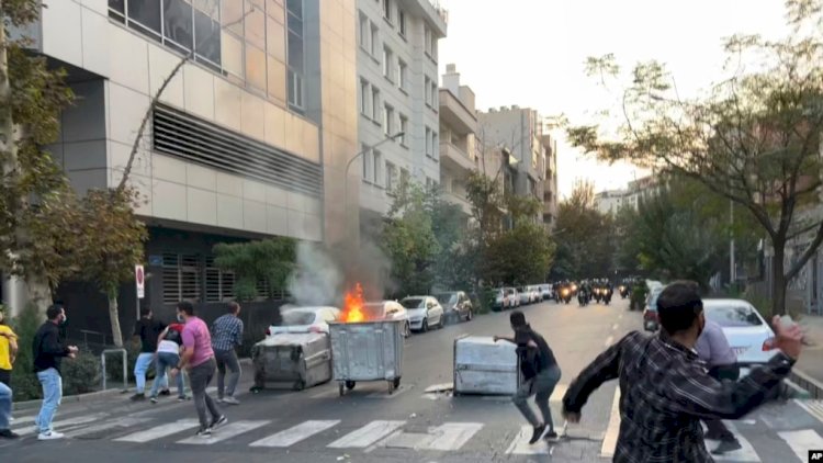   Etirazlar İranın 16 vilayətə yayıldı   