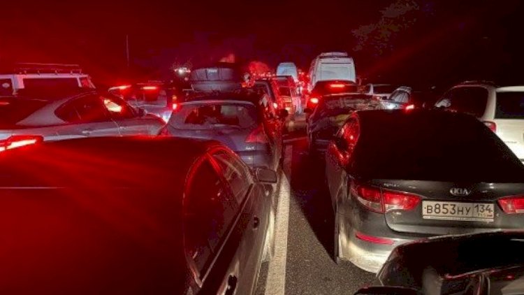    Müharibədən qaçanlar sərhəddə 17 kilometrlik tıxac yaratdılar   