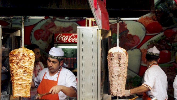    Toyuq ətinin qiyməti dəyişməyib, bəs, dönər niyə bahalaşıb?    