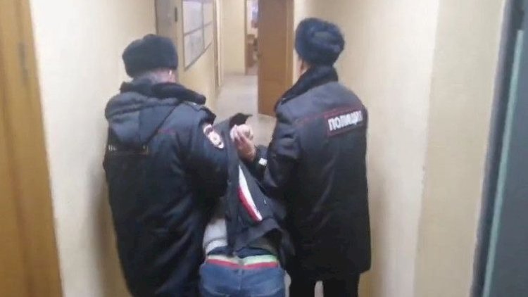    Rus qadın səfərbərlikdən yayınan keçmiş ərini polisə “satdı”   