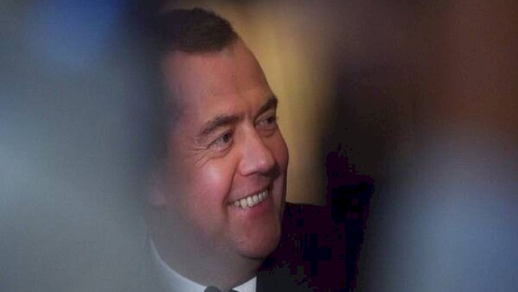    Medvedev: “İlon Mask rus casusudur“   