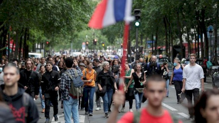    Parisdə Makronun istefası tələbilə nümayiş keçirildi   