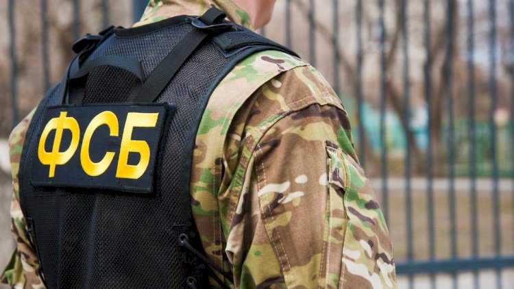    FSB əməkdaşları Krımdan təxliyə olunur   