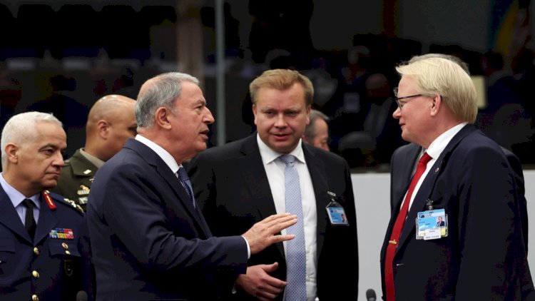    Hulusi Akar Ukraynanın müdafiə naziri ilə görüşdü   