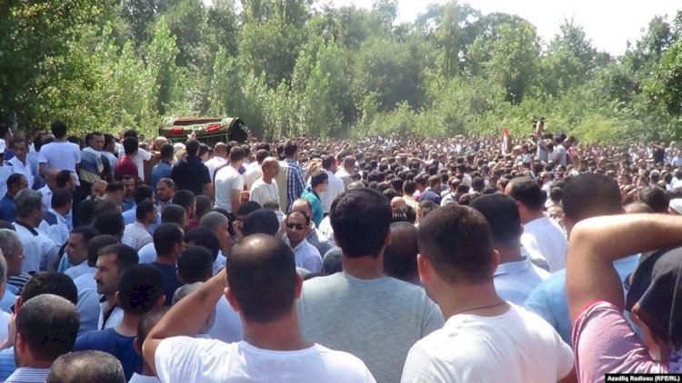    “Xalq şairi öldü, dəfninə 10 adam getmədi, amma avtoritet öləndə...”   