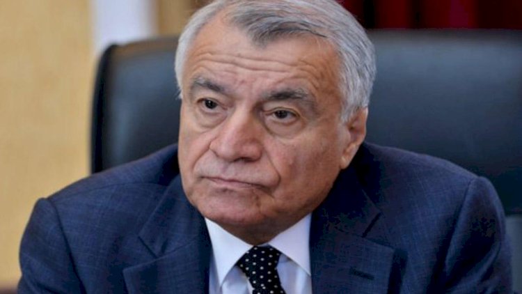    “Yaxşı bəxşiş verirdi, əlçatan nazir idi”   