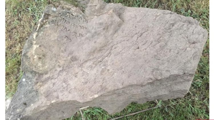    Azərbaycanda qədim aramey əlifbası ilə yazılmış daş kitabə tapıldı - Foto   