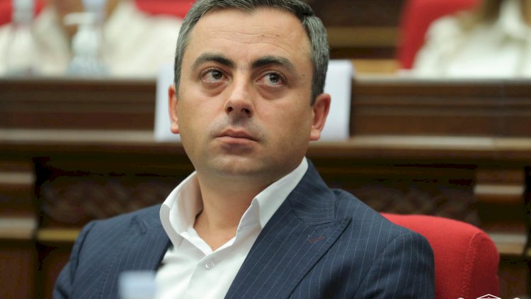    Müxalifətçi: “Kim Nikolu müdafiə edirsə, əli qana batıb“   