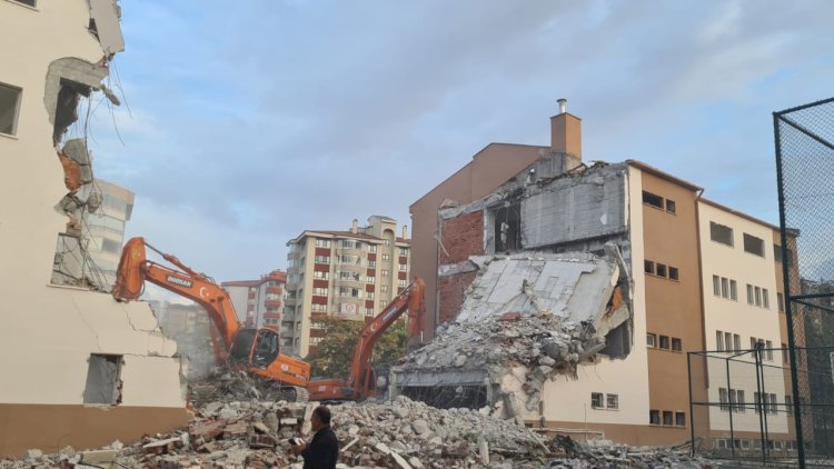    Ankarada Rəsulzadənin adını daşıyan lisey niyə sökülüb?   