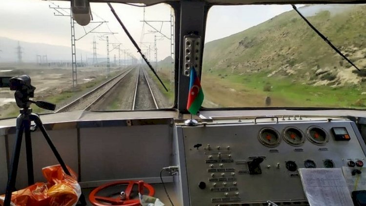    Bakıda qadın qatarın altında qalaraq öldü   