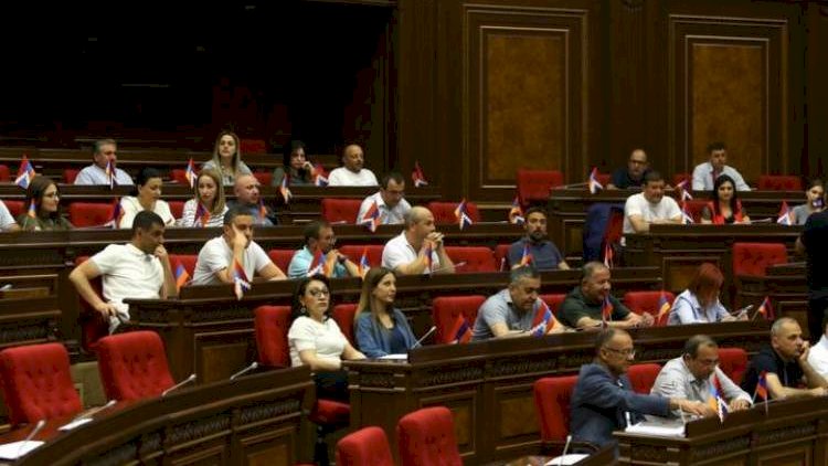    Ermənistanda müxalifət parlamentə qayıtdı   