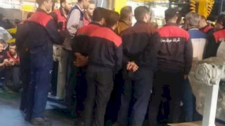    Təbriz traktor zavodunun narazı fəhlələri işi dayandırdılar   