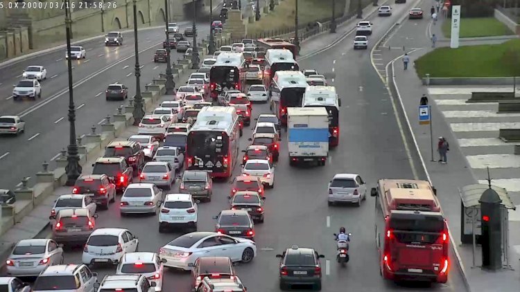    Ənənəvi Bakı MƏNZƏRƏSİ: 152 avtobus tıxacda qalıb   