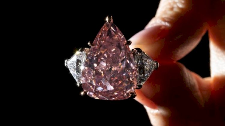    Dünyanın ən böyük çəhrayı brilyantı 35 milyona satıldı   