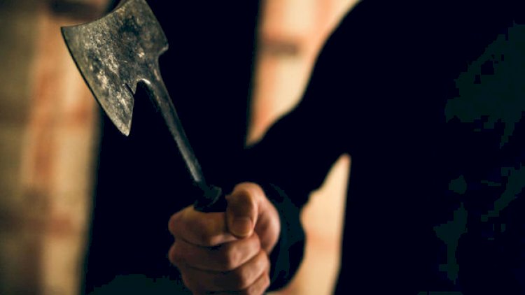    Rusiyada kişi arvadını doğrayaraq qalıqlarını eyvandan çölə səpələdi   