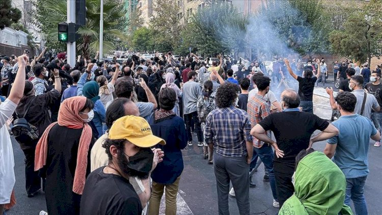    İranda etiraz aksiyaları səngimir, güney azərbaycanlı qadınlar hərbçilərə çağırış etdi   