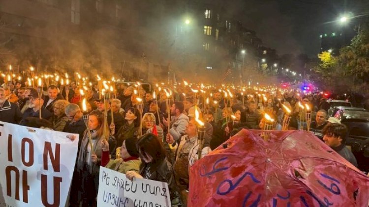    İrəvanda Rusiya əleyhinə məşəl yürüşü keçirildi - Fotolar   