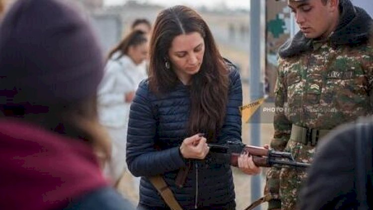    Ermənistanda məktəbli qızlar da hərbi təlim keçir   