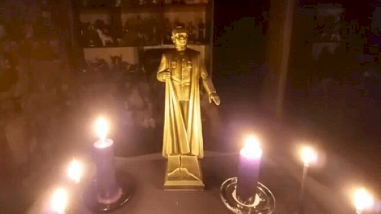    İrəvanda Njdenin heykəlinə “Xameneiyə ölüm” yazdılar   