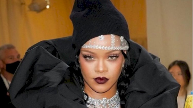    Rihannadan həmkarına təklif: “Mənim üçün modellik etsin“   