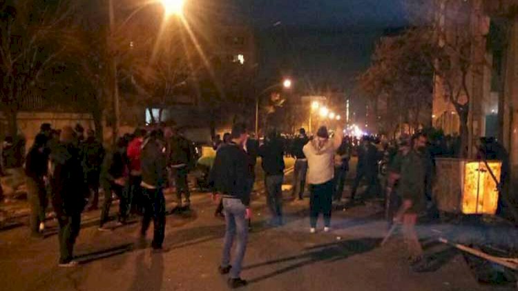    İranda polis generalı etirazçılar tərəfindən qətlə yetirildi   