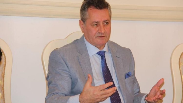    “İlk daşı Əkrəm Əylisli atıb” - Elçin Hüseynbəyli   