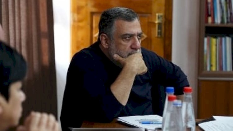    Vardanyan  Xocavəndə getdi - Terrorçu Melkonyanın heykəli qarşısına gül qoydu..   